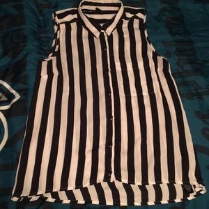 I’m selling a cute forever 21 top!